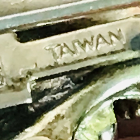 Vintage Gold Tone Christmas Tree Pearl Rhinestone Brooch Pin Marked Taiwan - Picture 6 of 8